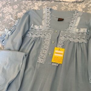 COTTON KNIT LIGHT BLUE LACE TRIM TOP & CAPRI PJ SET Sz S